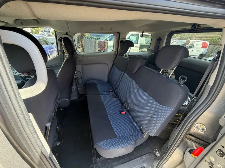 Nissan NV200