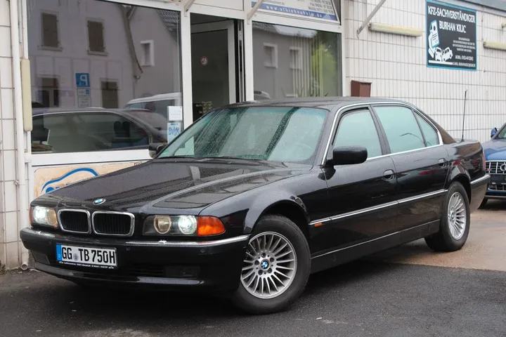 BMW 750