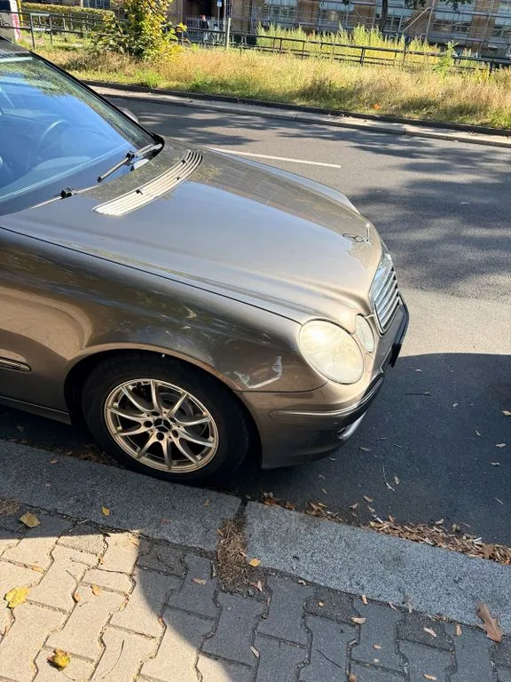 Mercedes-Benz E 200