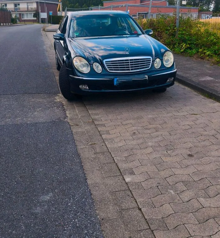 Mercedes-Benz E 220