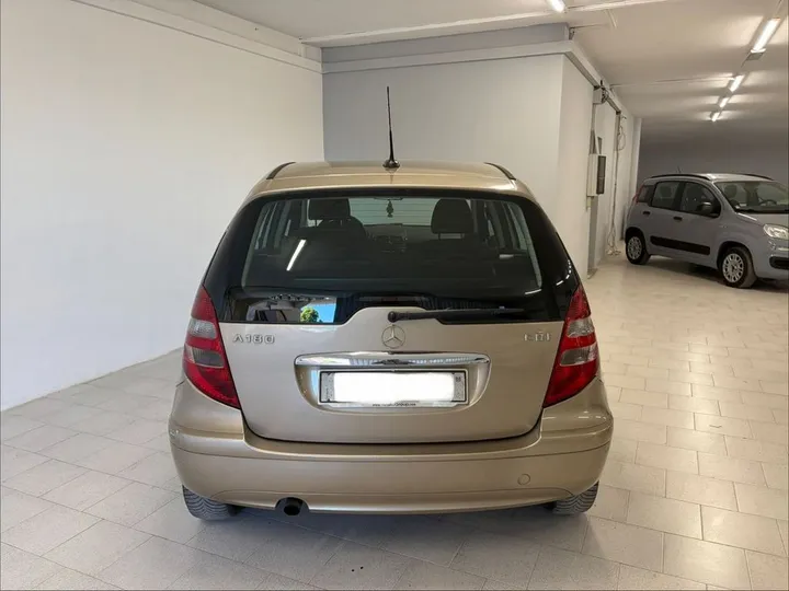 Mercedes-Benz A 180