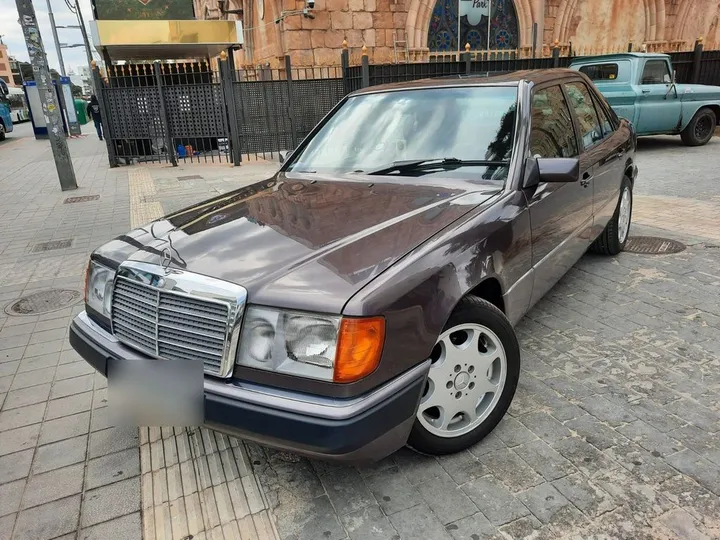 Mercedes-Benz E 230