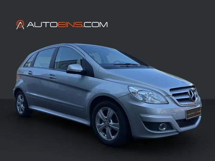 Mercedes-Benz B 180