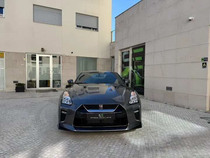 Nissan GT-R