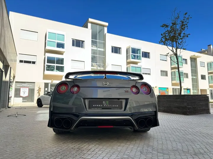 Nissan GT-R