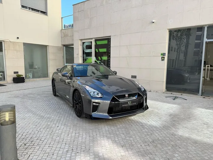 Nissan GT-R
