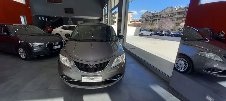 Lancia Ypsilon