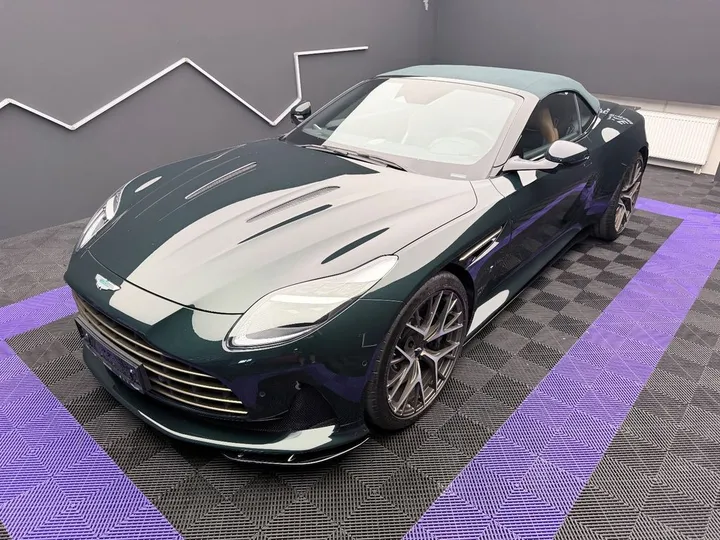 Aston Martin DB12