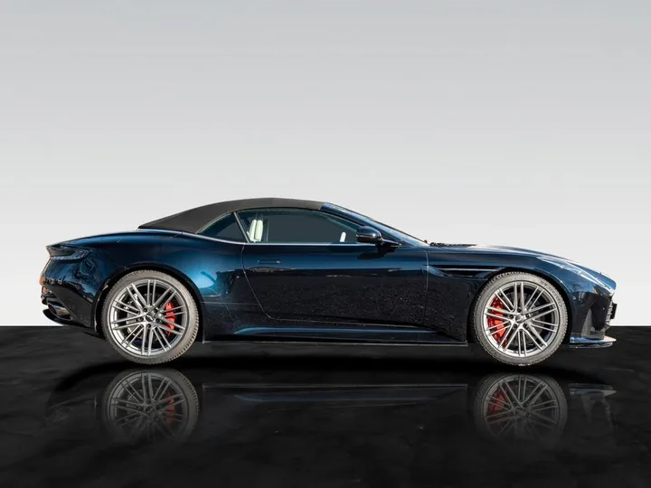 Aston Martin DB12