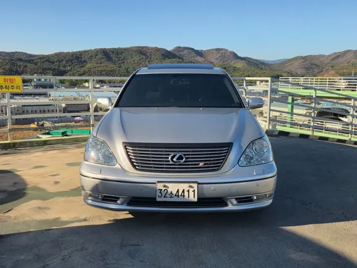 Lexus LS
