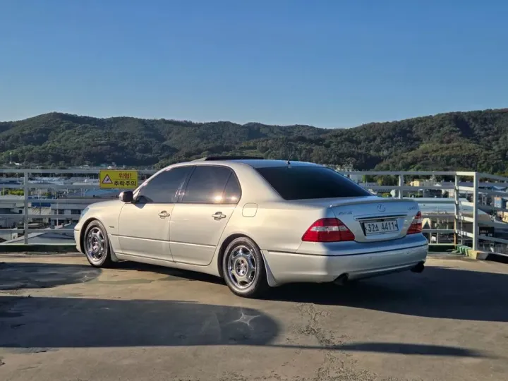 Lexus LS