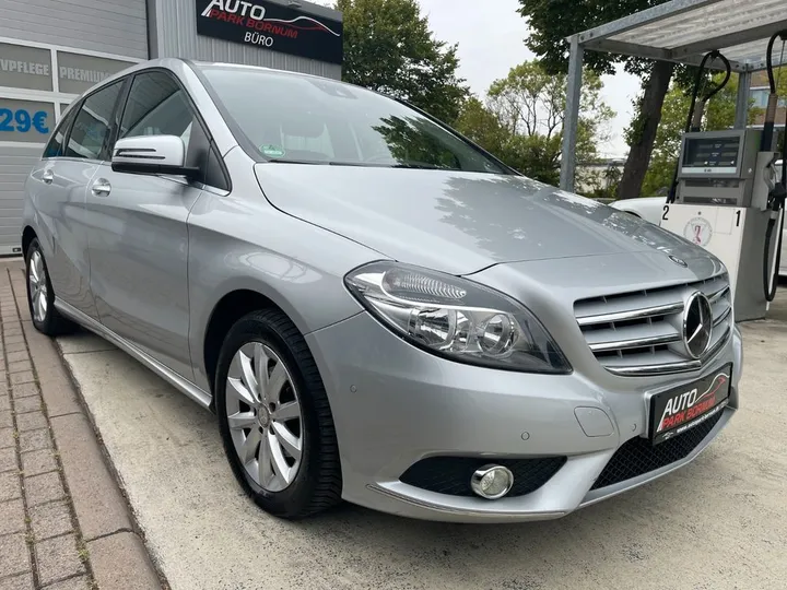 Mercedes-Benz B 180