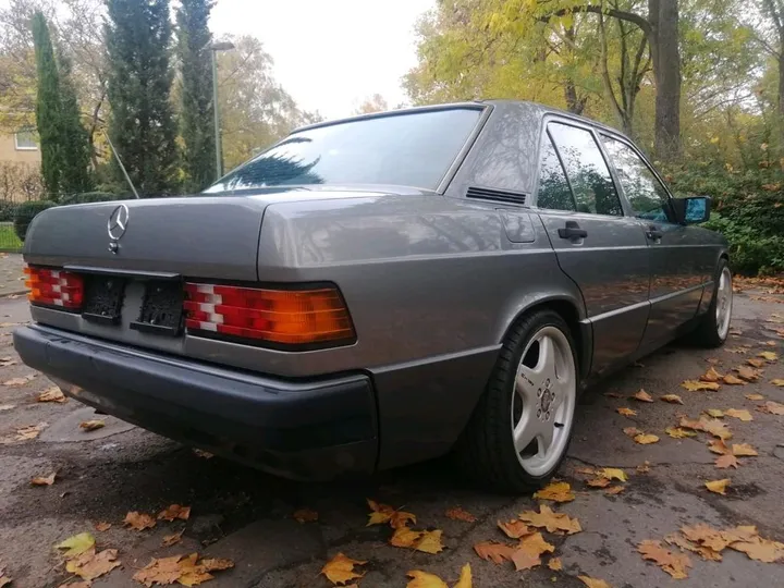 Mercedes-Benz 190