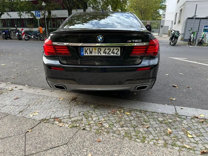 BMW 750