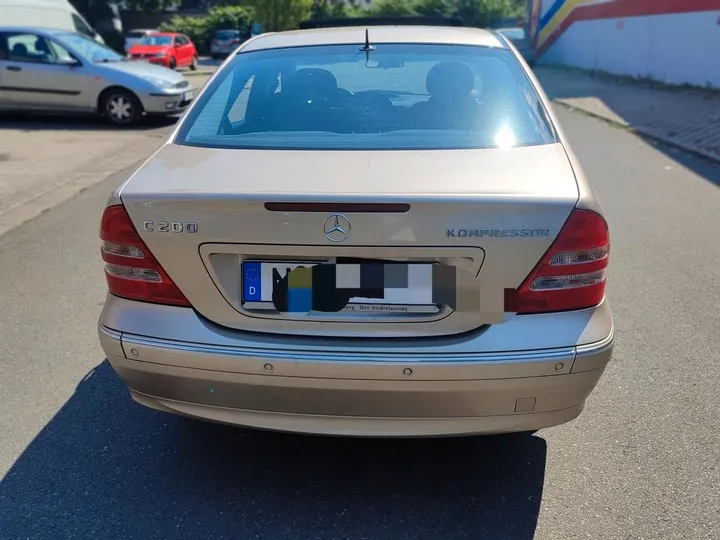 Mercedes-Benz 200