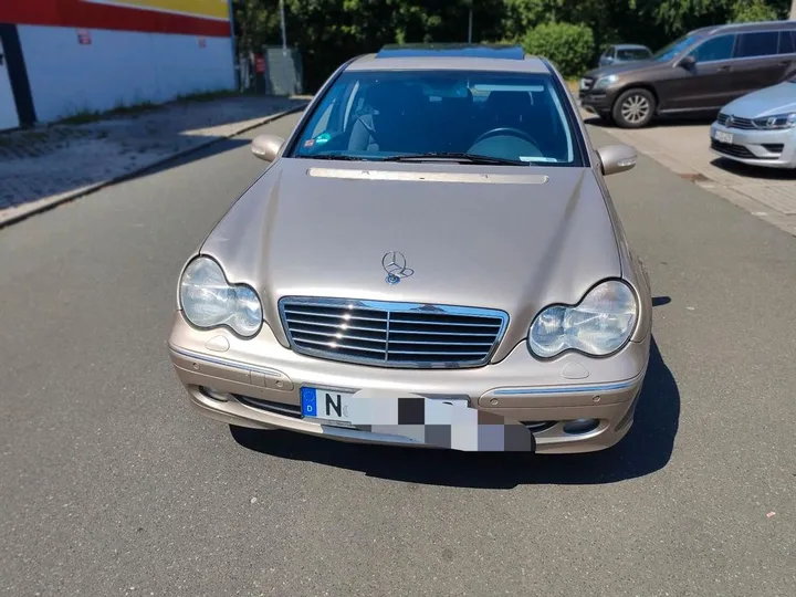 Mercedes-Benz 200