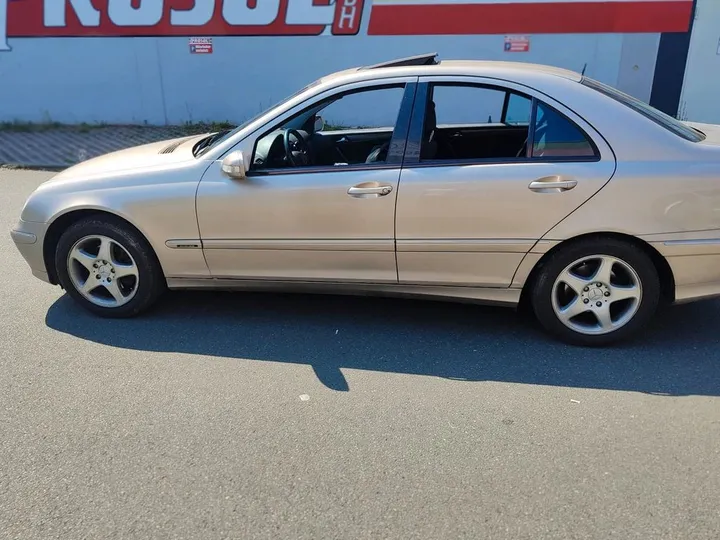 Mercedes-Benz 200