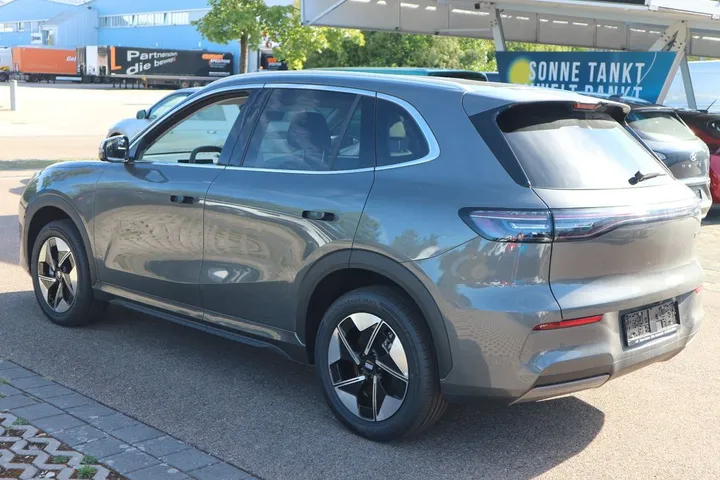 Geely E5