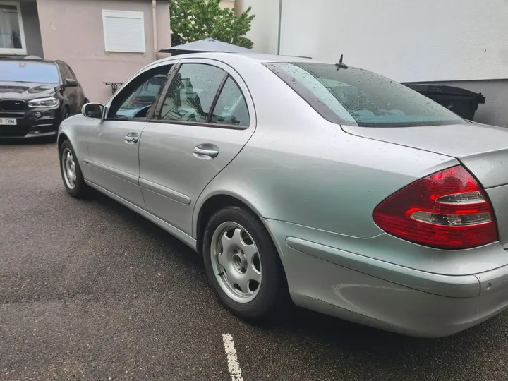 Mercedes-Benz E 200