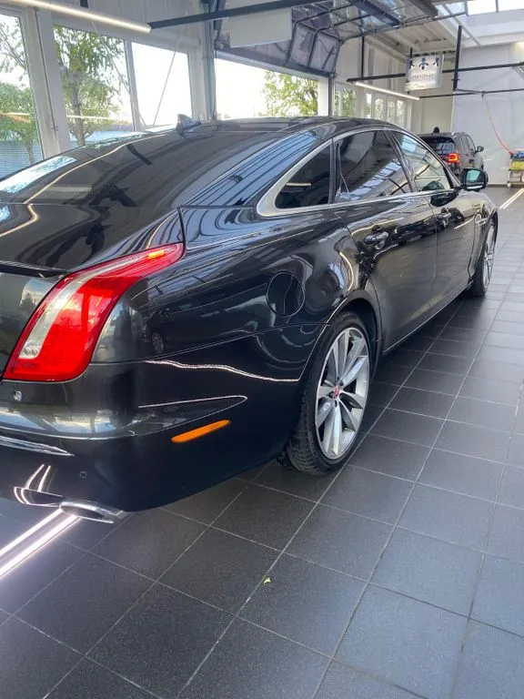 Jaguar XJ