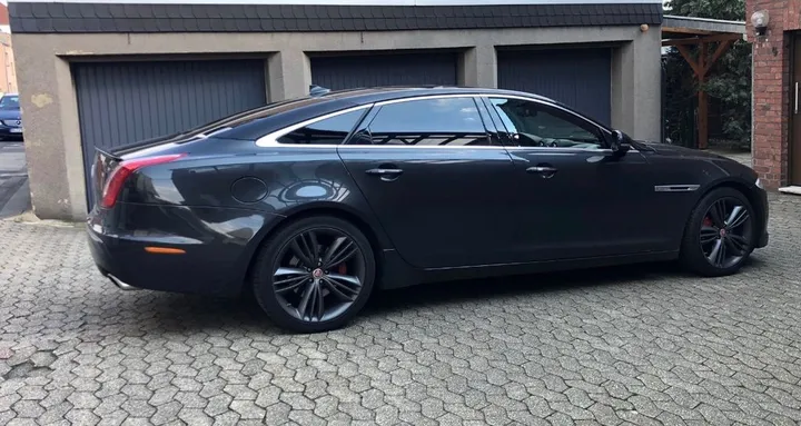Jaguar XJ