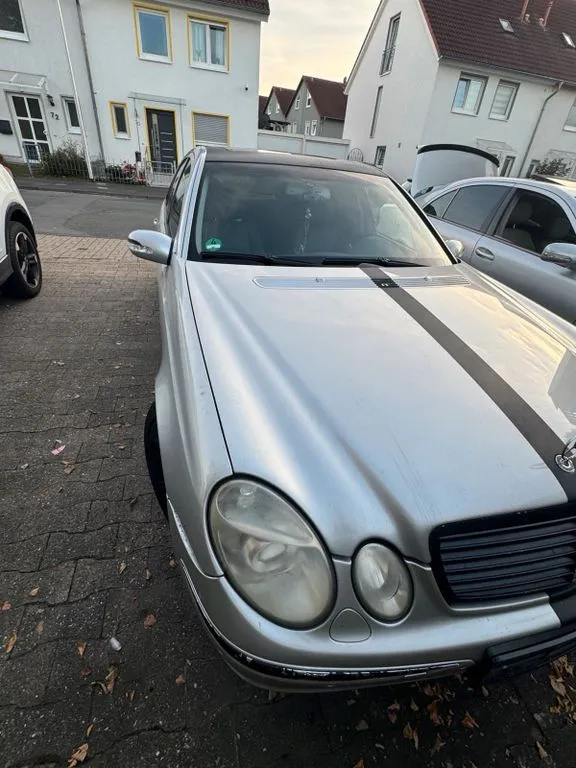 Mercedes-Benz E 200