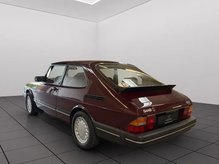 Saab 900