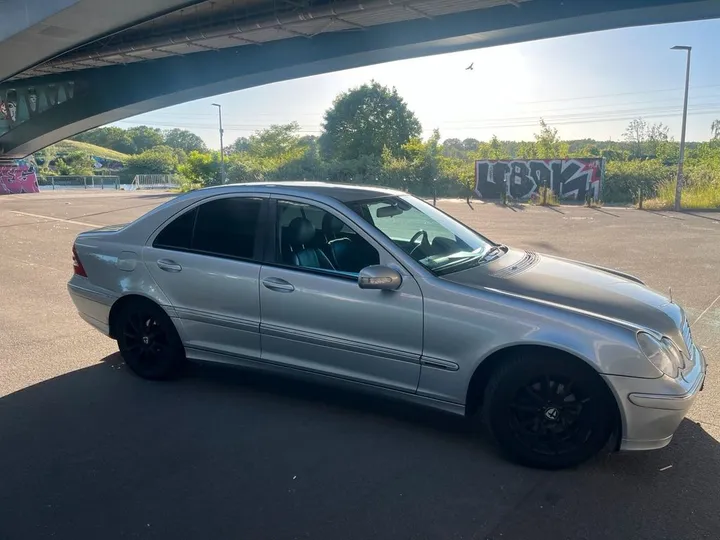 Mercedes-Benz C 200