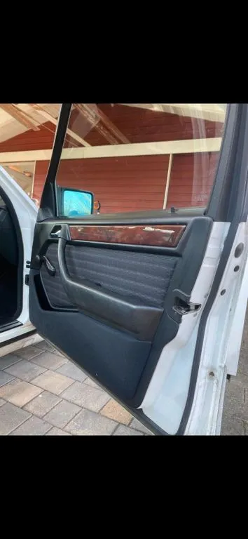 Mercedes-Benz 230
