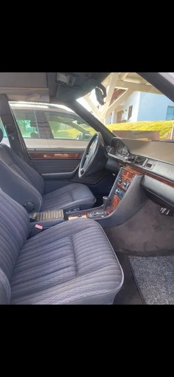 Mercedes-Benz 230
