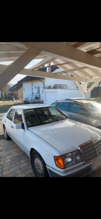 Mercedes-Benz 230