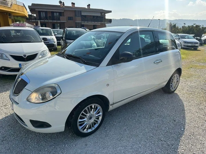 Lancia Ypsilon