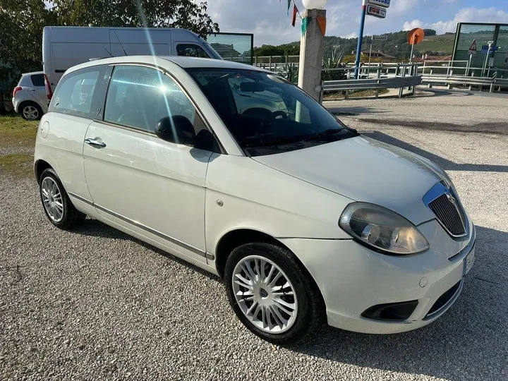 Lancia Ypsilon