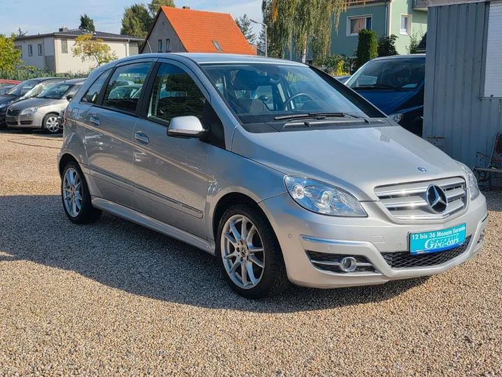 Mercedes-Benz B 180