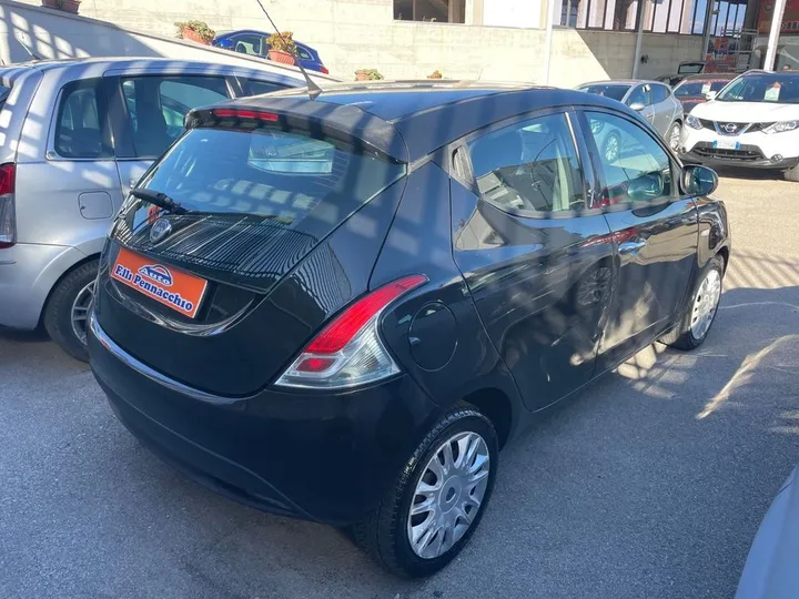 Lancia Ypsilon