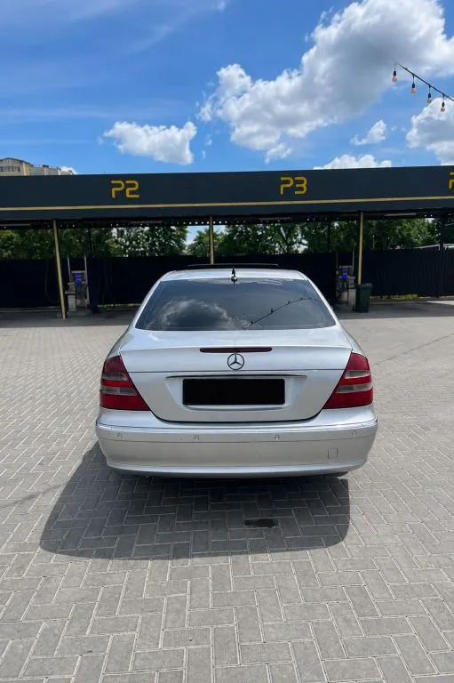Mercedes-Benz E 220