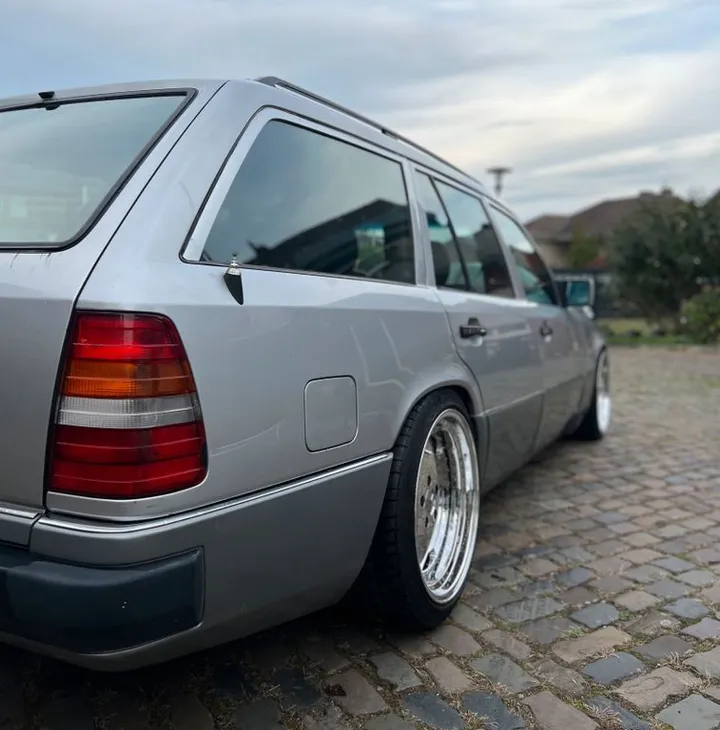 Mercedes-Benz 200