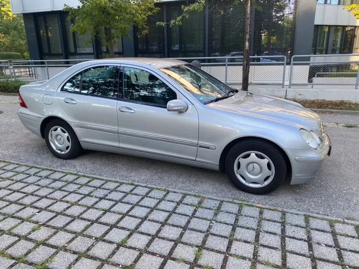 Mercedes-Benz C 220