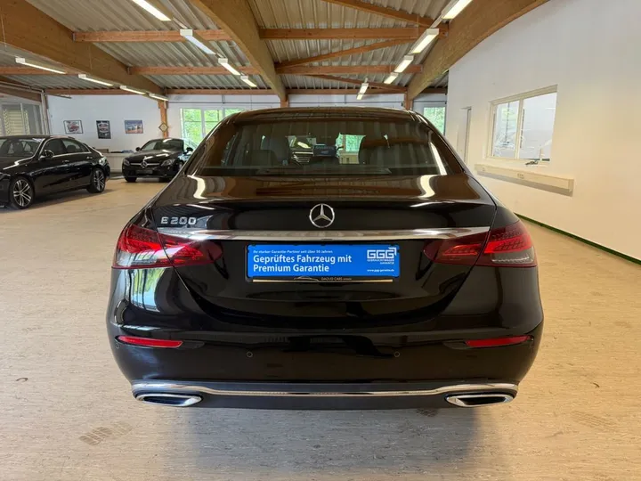 Mercedes-Benz E 200