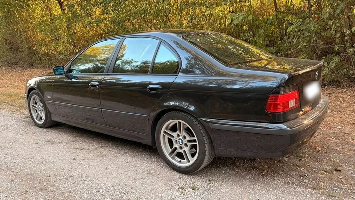 BMW 523