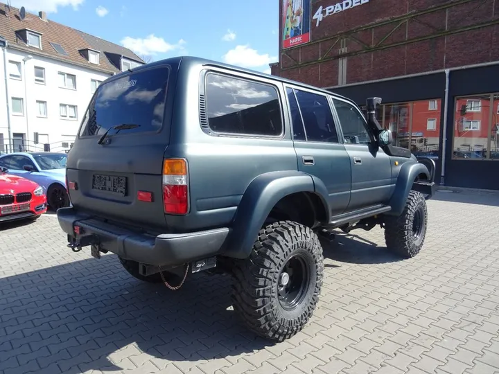 Toyota Land Cruiser