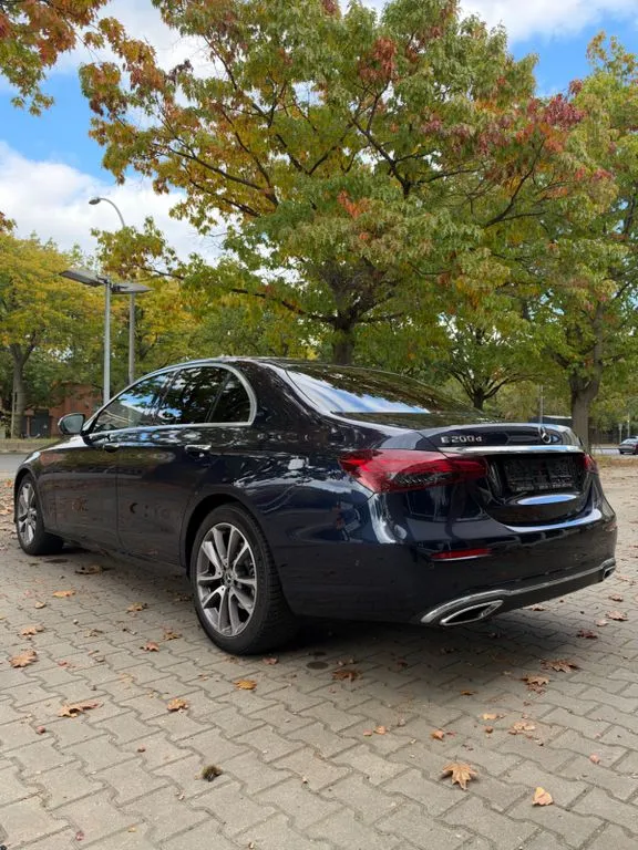Mercedes-Benz E 200