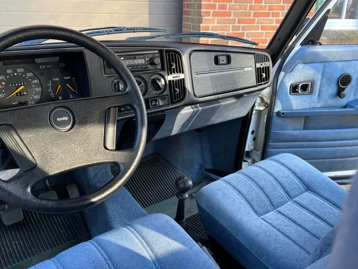 Saab 900