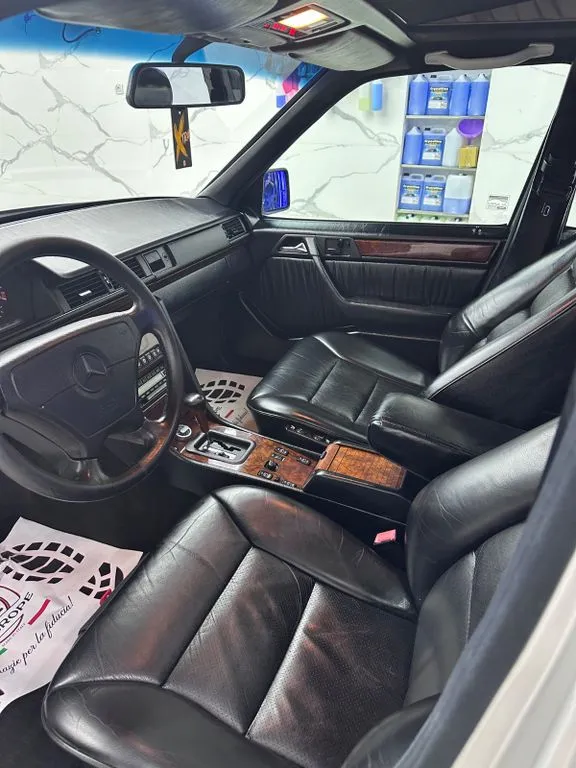 Mercedes-Benz 320