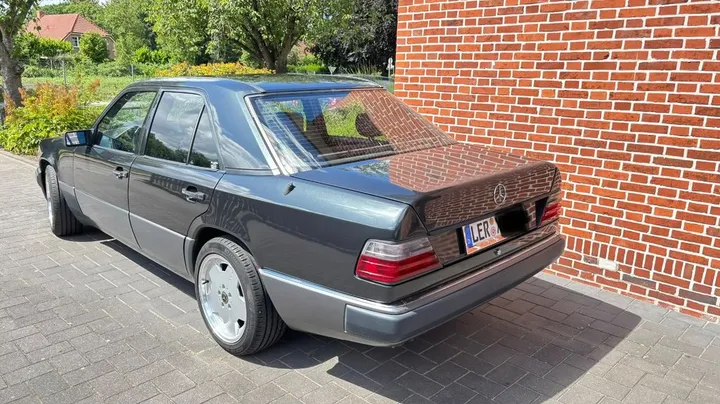 Mercedes-Benz 300