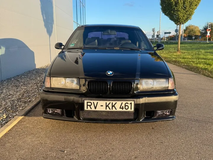 BMW 323