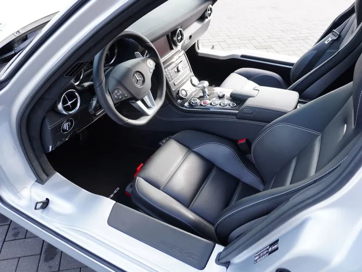 Mercedes-Benz SLS AMG