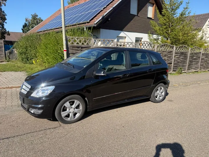 Mercedes-Benz B 200
