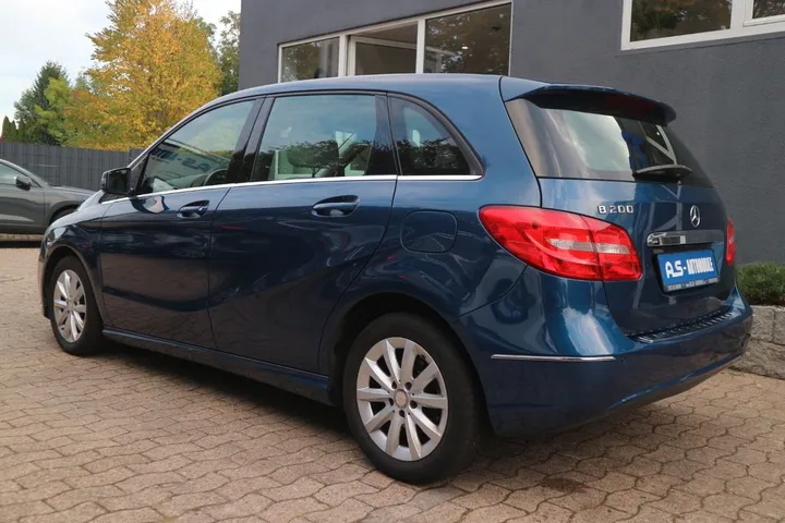 Mercedes-Benz B 200