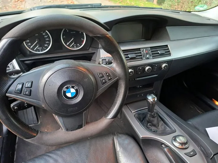 BMW 525